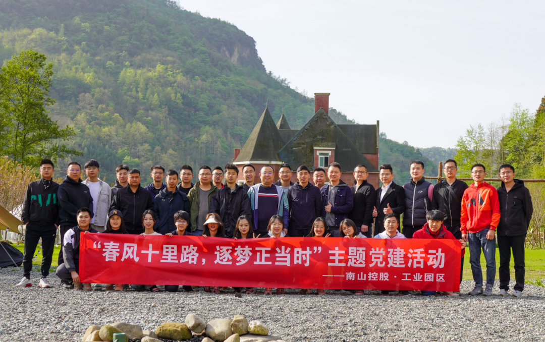 柳迎春參與黨建活動.png
